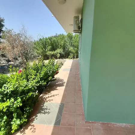 Village House * Paradeísion